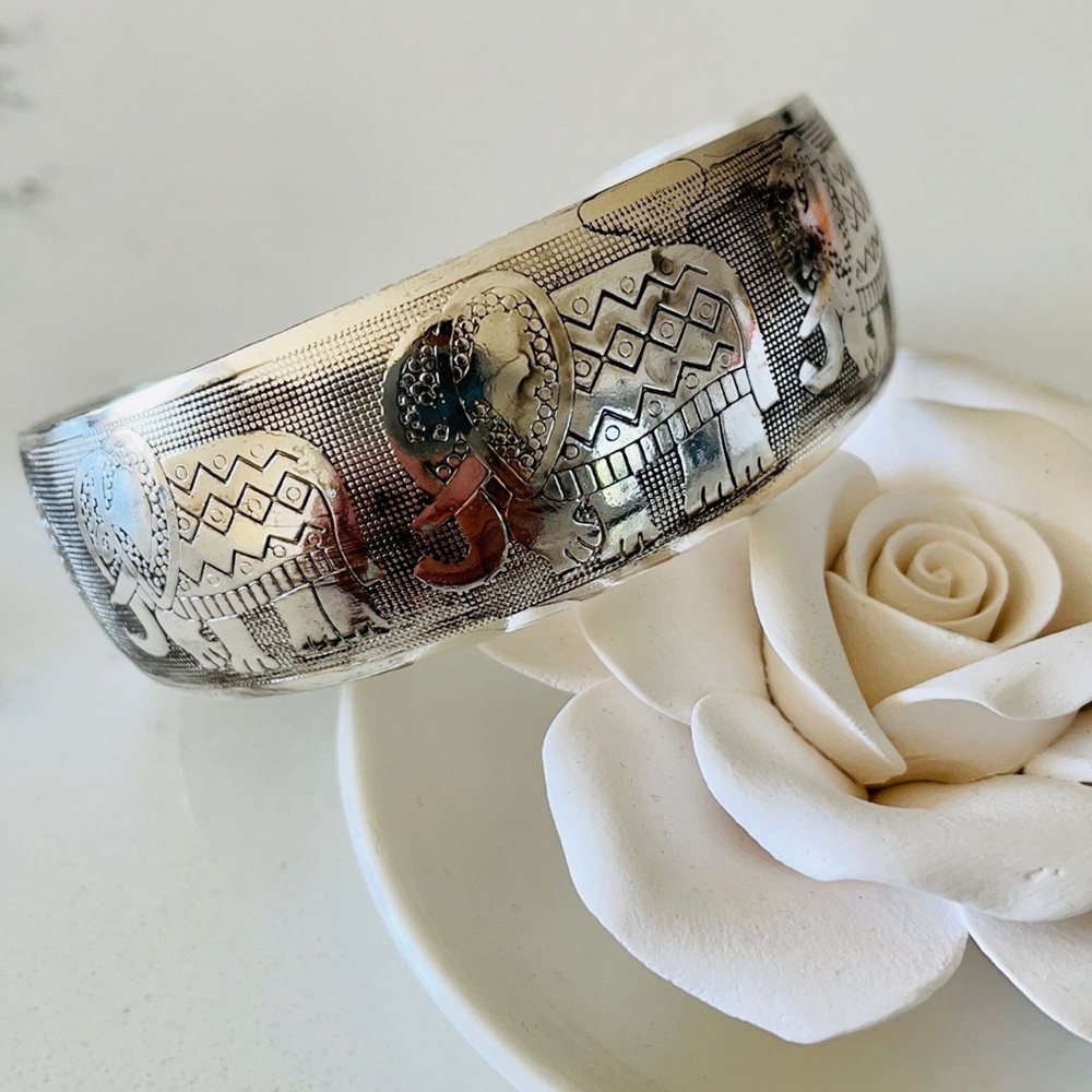 Silver Rustic Elephant 🐘 Bangel Cuff